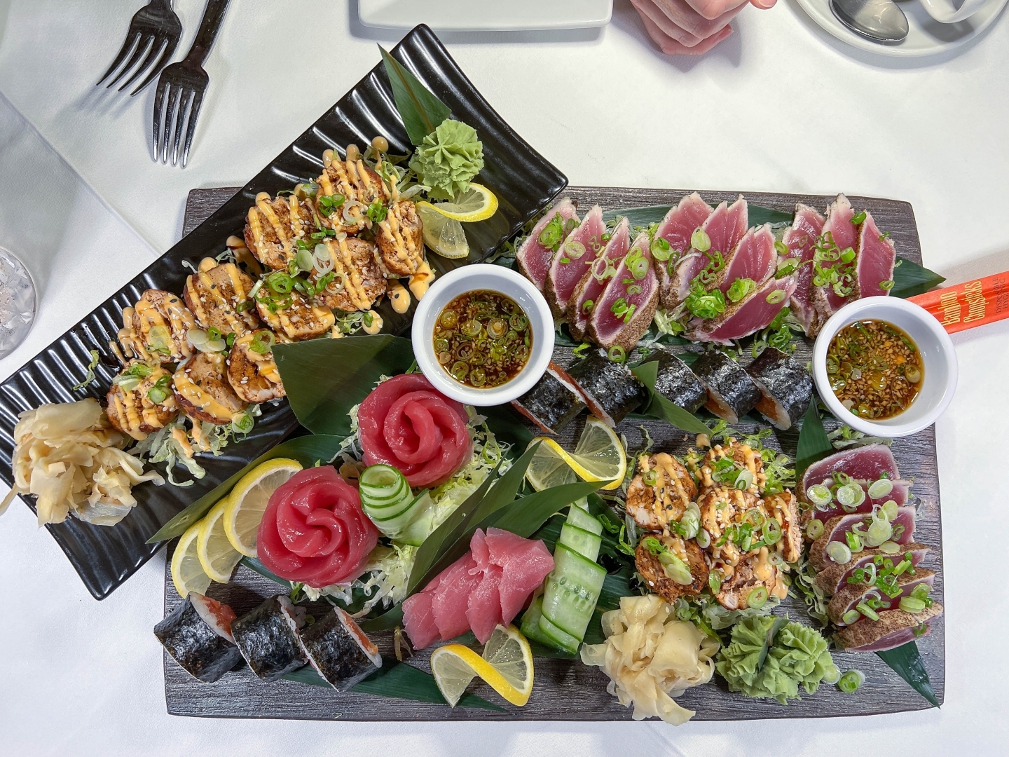 Fabulour dinner with the kids last night @harbourfrontbm A belated X-mas dinner. And no, I did not eat this all myself. @stevemanderson_ pretty much ate it all and let @jessiemanderson have a peice or two… #sushi #Bermuda By JM